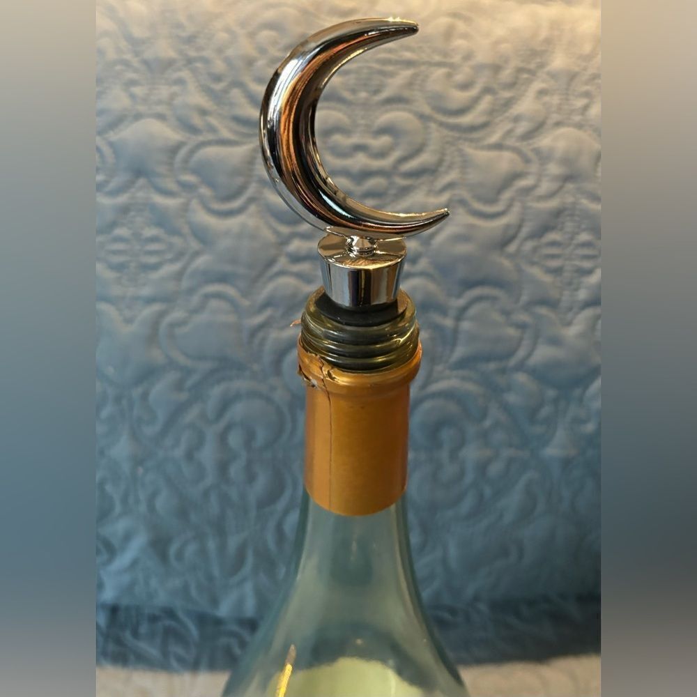 4.5” NEW Crescent Moon Wine Stop Silvertone Accents